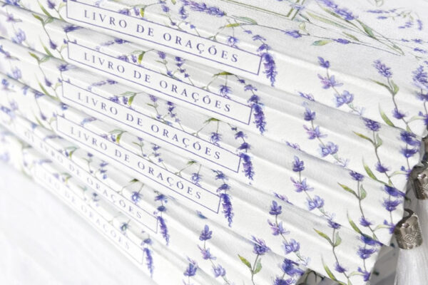 Como é feito nosso livrinho de orações.